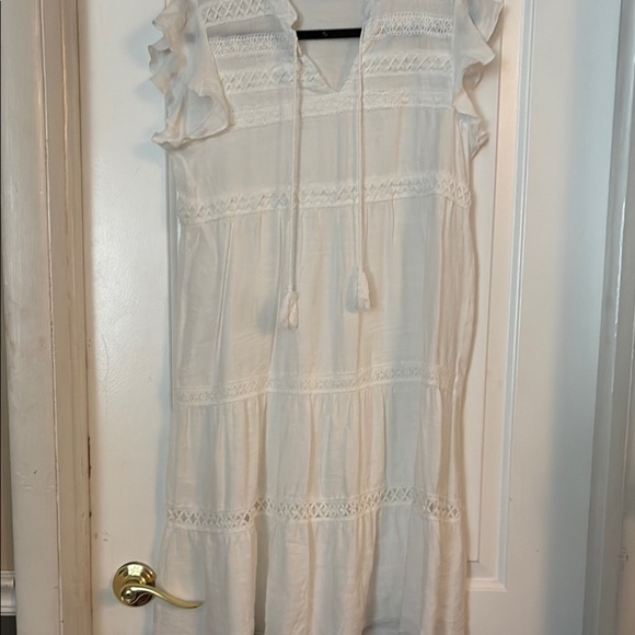 Elegant White Ruffled Dress - Picture 1 of 3